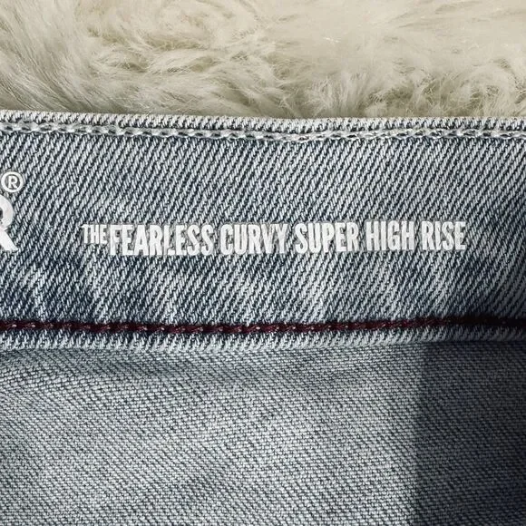 Wallflower Jeans Fearless Curvy Super High Rise Crop 10 (30x25) Blue Distressed - Picture 4 of 10